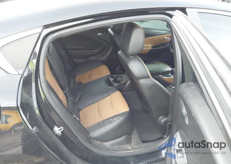 2018 Chevrolet Volt Premier z USA, uszkodzony, nr VIN 1G1RB6S56JU153580